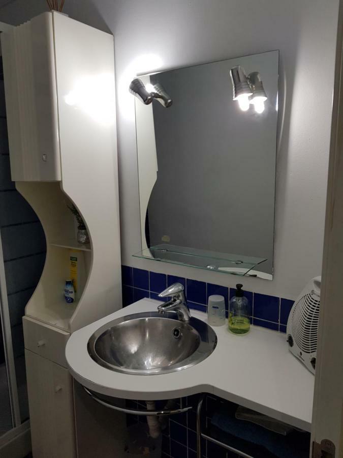 Habitacion Privada A 1500 Metros De La Playa Alloggio in famiglia *